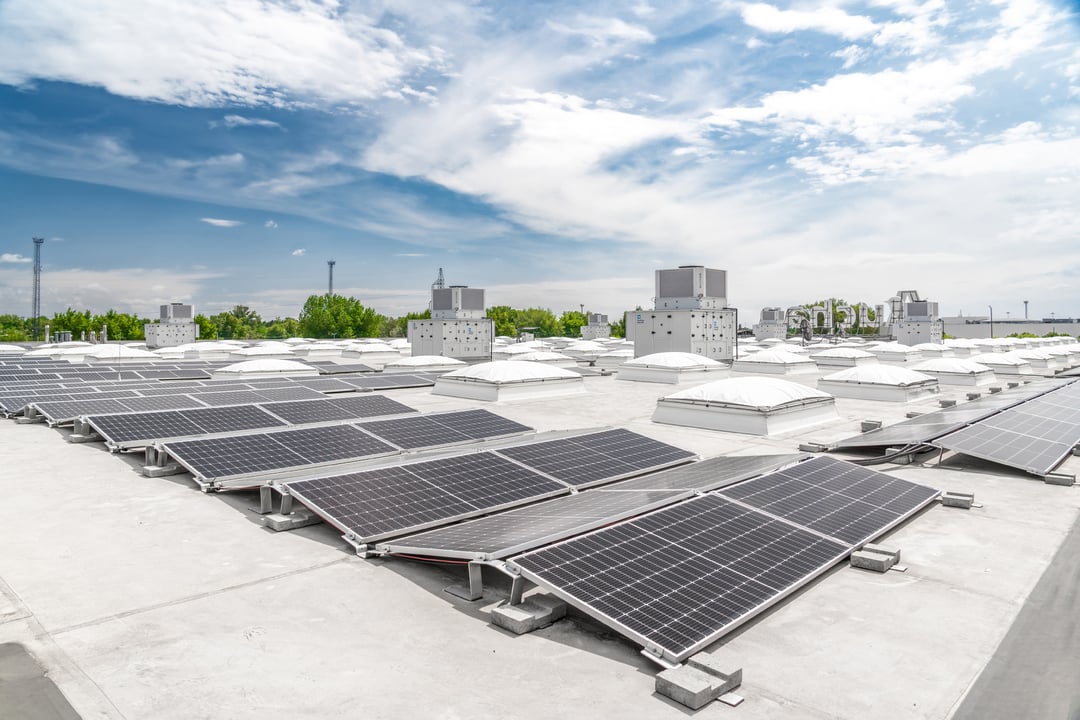 Zweistufige adiabatische Kühlung bei Auchan, Ungarn