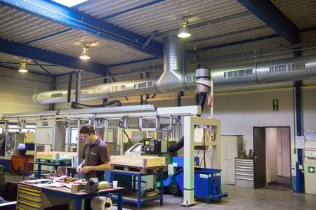 Adiabatic cooling for factory halls